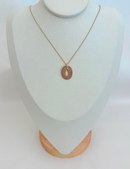 COLLIER PLAQUÉ OR PENDENTIF TRESSÉ ET 3 OXYDES