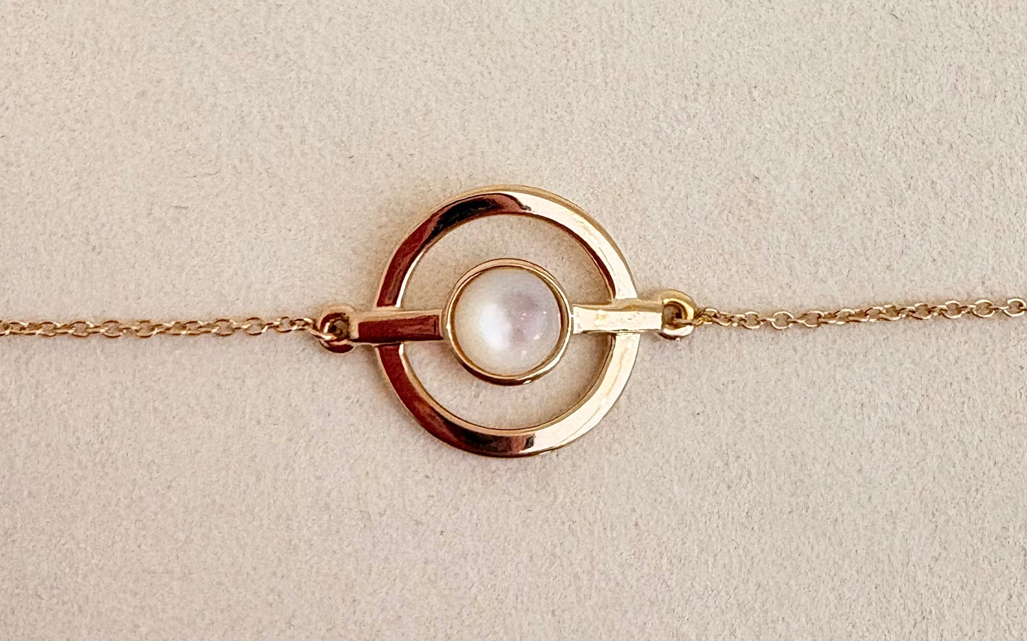 BRACELET PLAQUÉ OR DOUBLE CERCLE ET NACRE