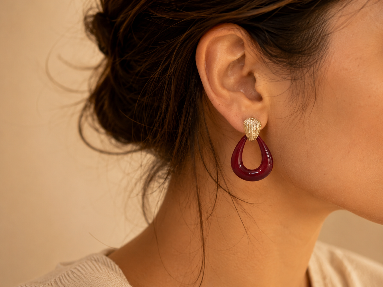 Boucles d'Oreilles Plaqué Or et Résine Bordeaux