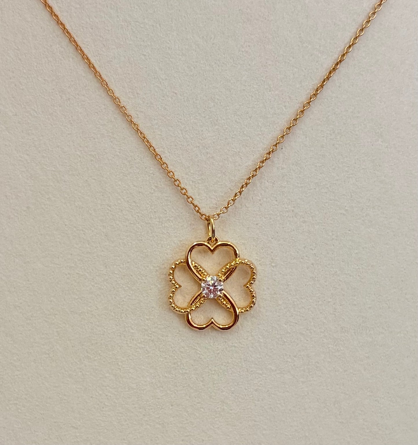 COLLIER PLAQUÉ OR TREFLES ET OXYDE