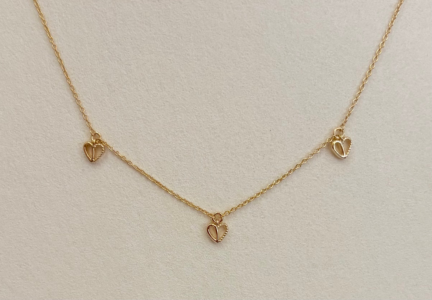 COLLIER PLAQUÉ OR 3 PENDENTIFS COEURS