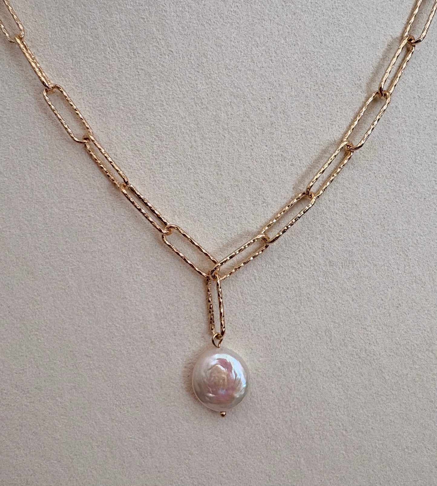 COLLIER PLAQUÉ OR ET PERLE BAROQUE