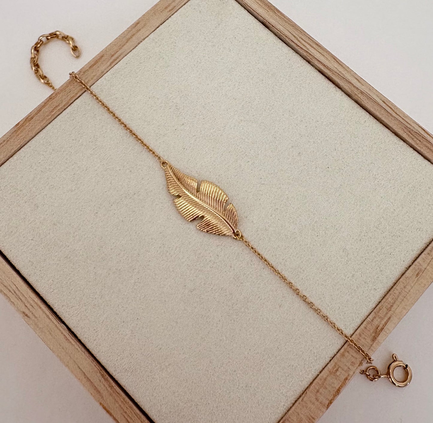 BRACELET PLAQUÉ OR PENDENTIF PLUME