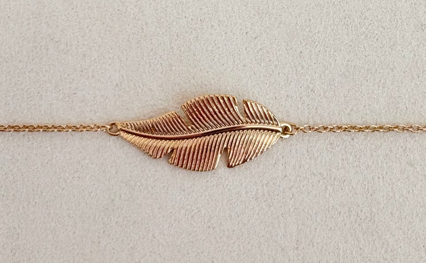 BRACELET PLAQUÉ OR PENDENTIF PLUME