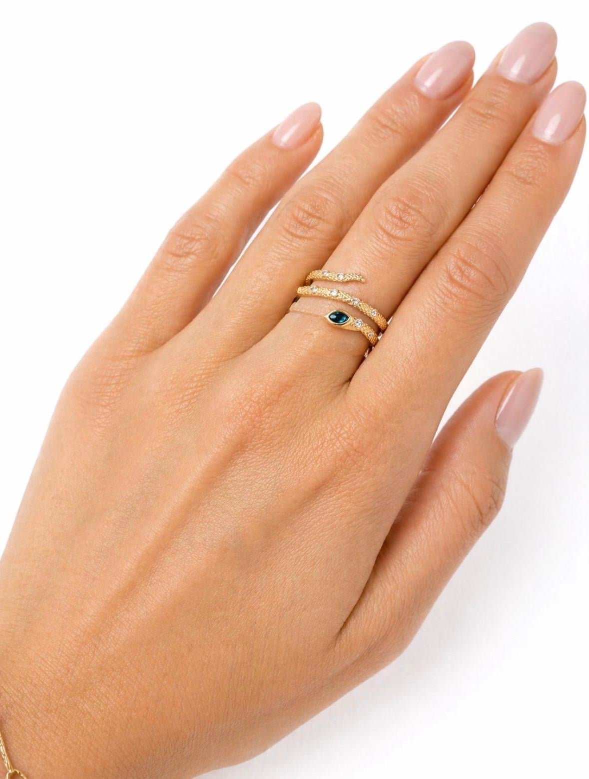 Bague Plaqué Or en forme de Serpent avec Oxydes blanc et bleu-vert