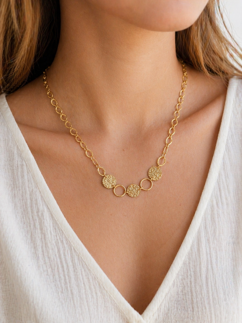 Collier en Plaqué Or avec maille ovale et disques martelés