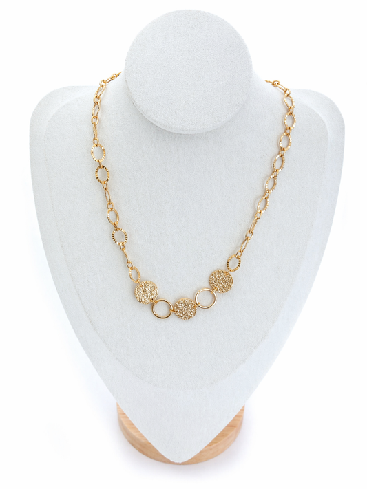 Collier en Plaqué Or avec maille ovale et disques martelés