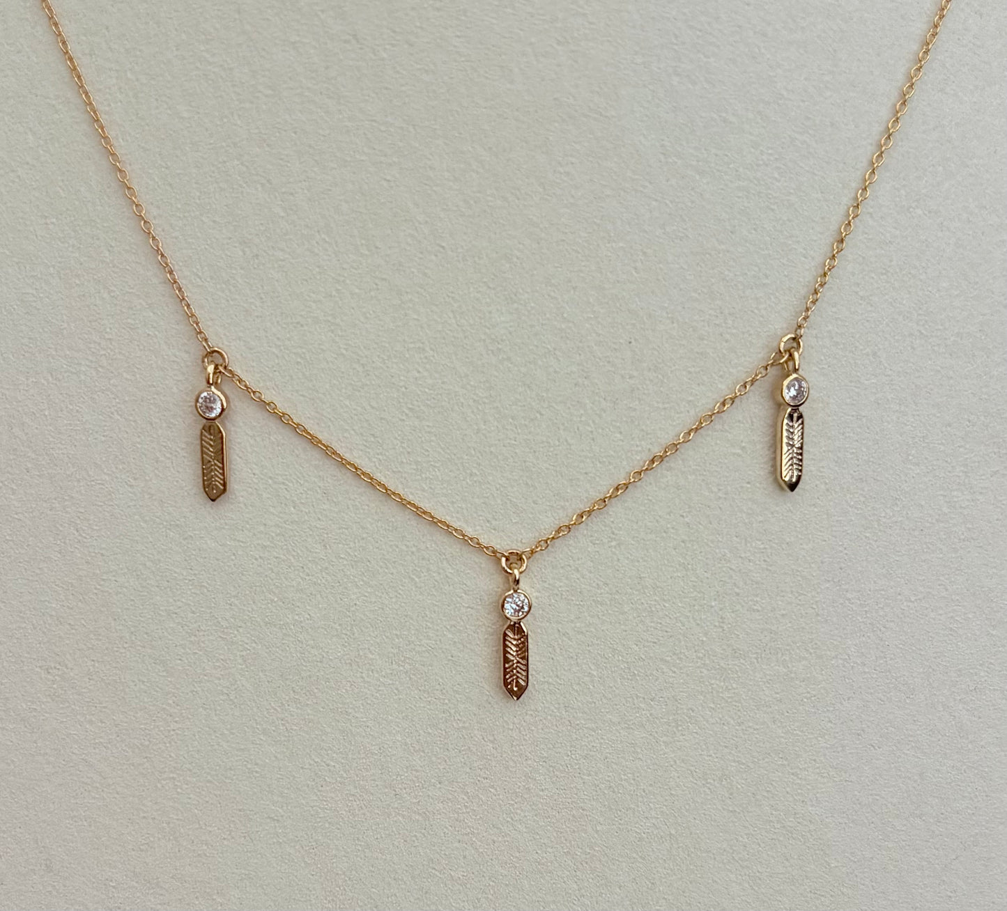 COLLIER PLAQUÉ OR 3 PENDENTIFS ET OXYDES